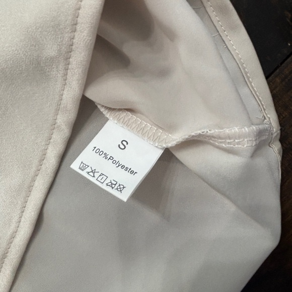 Elegant Cream Blouse for Women - Picture 7 of 8